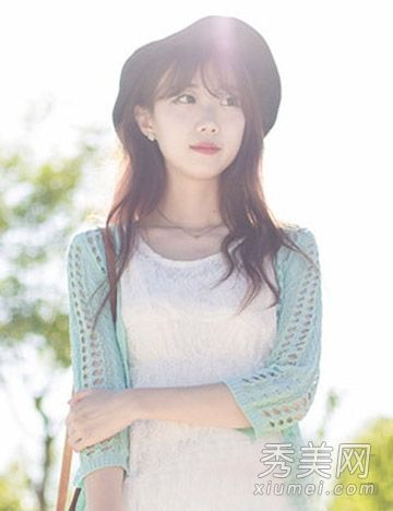 在长发时尚最百搭的夏季应卷发凉爽