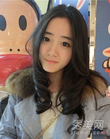 2014年最新的女孩发型,韩国卷发,略显清新。