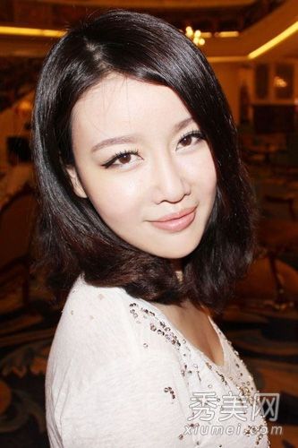 美容专家揭示女演员微塑面部畸形的真相