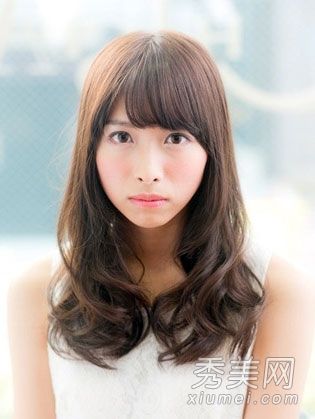 冬季浪漫梨花发式打造女士气质