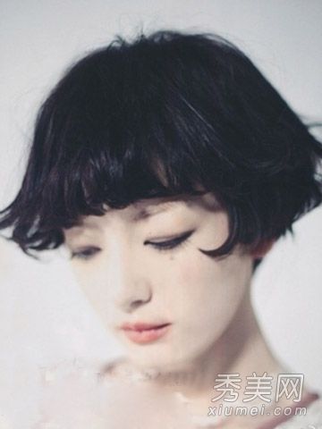 最新款的日本女孩纯美短发是最受欢迎的设计。