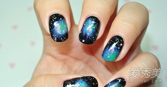 DIY美甲教程:梦幻之星空美甲制作步骤
