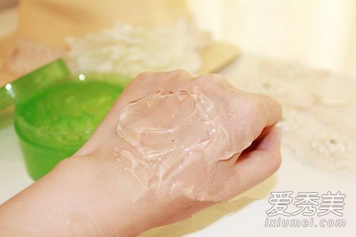 用芦荟凝胶在脸上擦泥巴有什么不好？用芦荟凝胶擦脸上的泥怎么样
