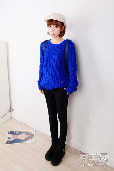 高领毛衣搭配紧身裤，打造苗条身材