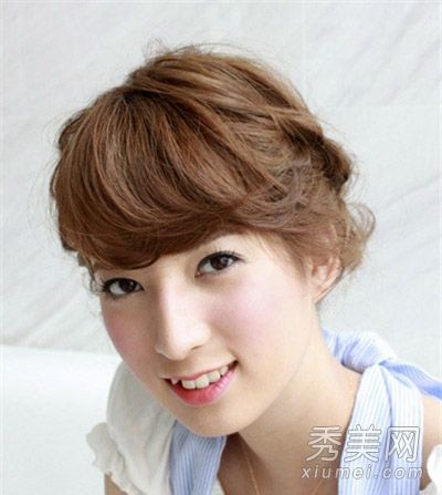 对于2014年的韩国发型来说,改变刘海更时尚