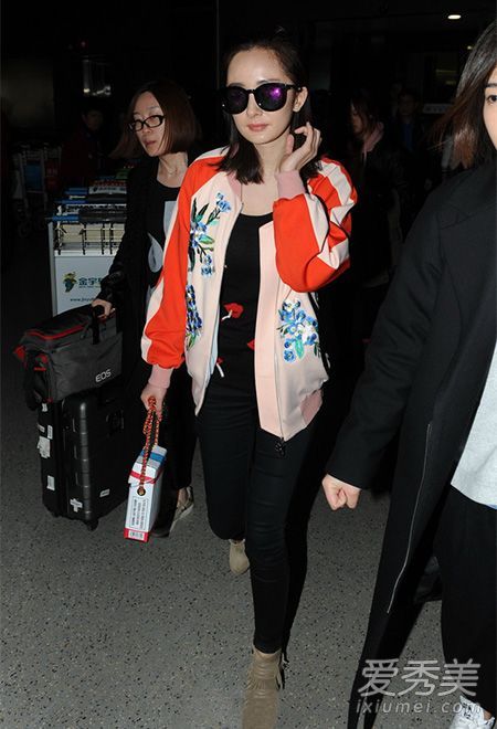 杨蜜的包很大，只要你有一个，你就会满意。