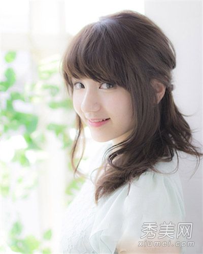 每天都有一个新的夏季流行风格清爽的头发收集