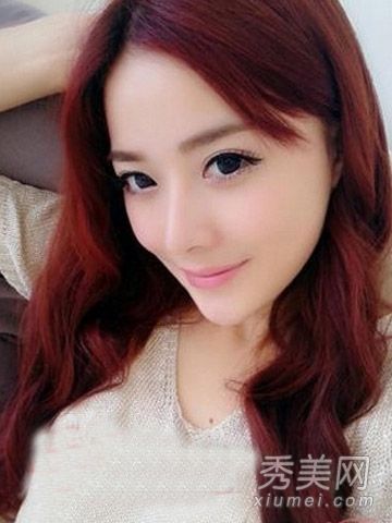 在夏天,什么发型是迷人卷发气质的首选