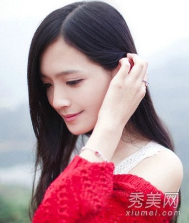 今年流行什么发型?皇家姐姐洛丽喜欢修剪和分开她的头发