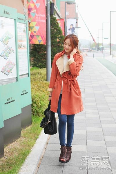 如何在秋季穿着宽松的上身腰带和外套来展现气质