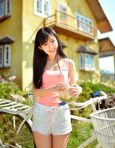 年轻女孩有9种流行的发型,粉色、柔嫩,而且正在变老