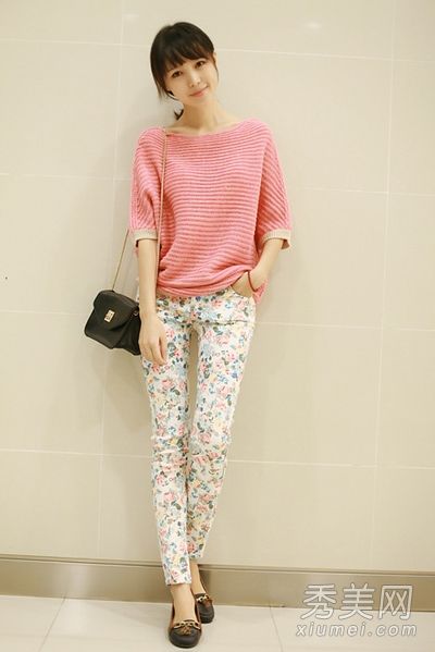 条纹针织衫搭配紧身裤韩版风格