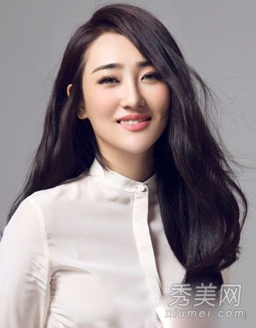 2014年的最新时尚推荐有气质的长发来增加运气。