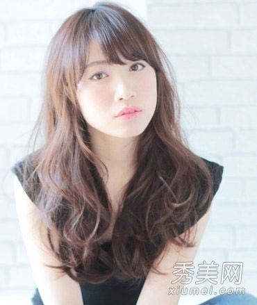 在夏天改变你的发型9种新鲜的发型来创造慵懒的美女