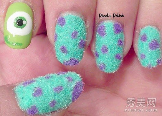 2012秋冬最新的毛绒指甲艺术让你尖叫。