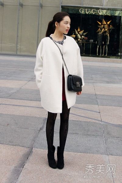 冬天的毛衣很容易搭配保暖外套和棉衣。