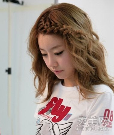 情人节的发型必须安排好，皇家修女洛里可以随意改变。