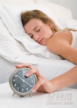 抽烟、喝酒和喝咖啡总是人们谈论的话题。小心让女人变丑。