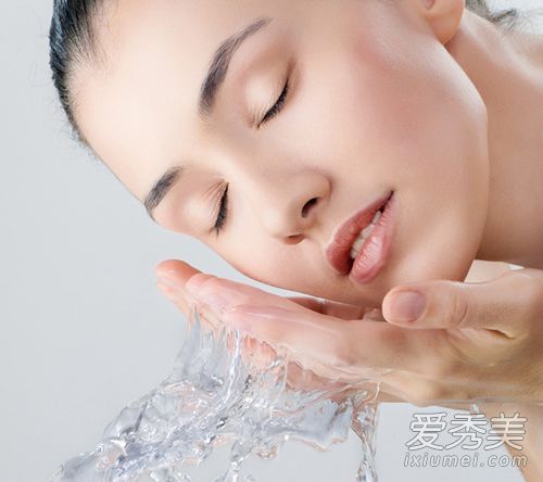 混合干性皮肤你用哪种洗面奶