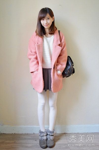 羊毛外套配裙子保暖，时尚又更淑女