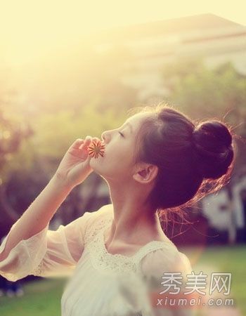 美丽的丸红头发图片青春可爱装扮成女孩