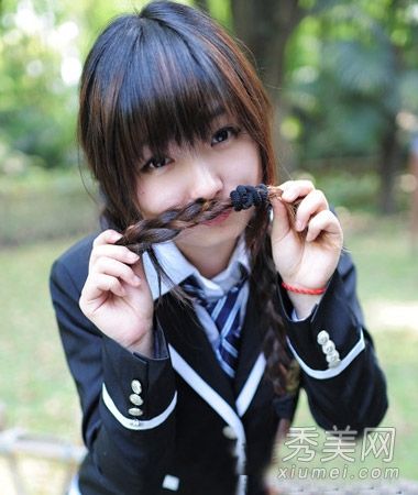 校园风格是清纯可爱的女孩气质,双马尾辫发型