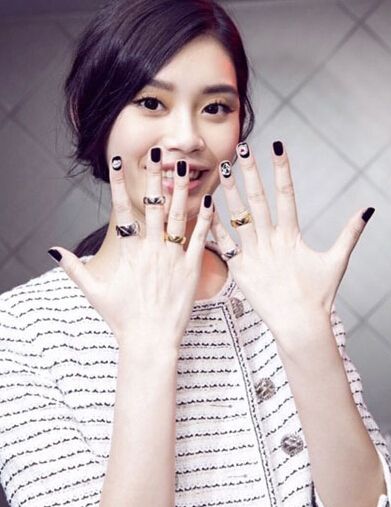 盘点中外明星美甲图片,给你带来新的灵感。