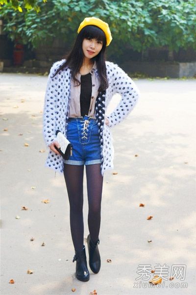 胖女孩穿冬装和毛衣，穿外套来隐藏她们的瘦肉。