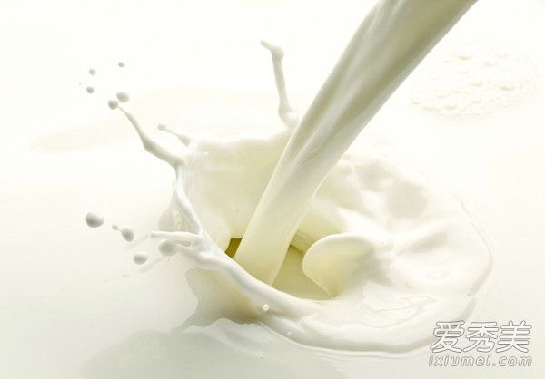 纯牛奶可以直接涂在脸上吗？将纯牛奶涂抹在脸上有什么好处？