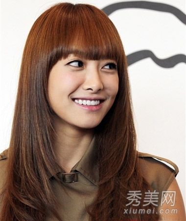 2014年的最新发型是清新、直且悦目的