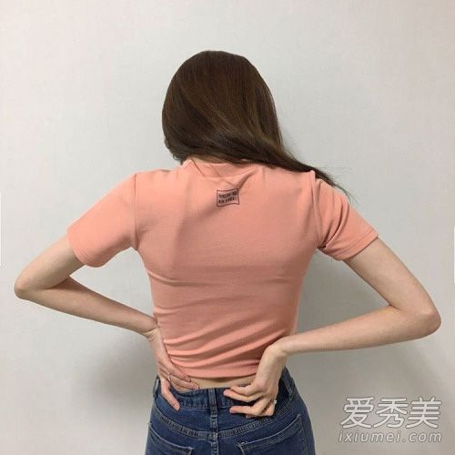 素色t恤是这些颜色中最容易理解的