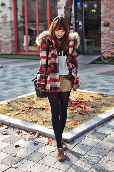 经典的格子花呢外套不能在冬天搭配眼睛穿。