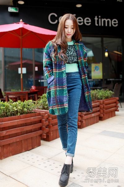 2013年新款羊毛外套与裤子搭配最时尚。