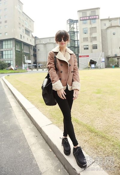 韩版小外套搭配紧身裤非常简单大方