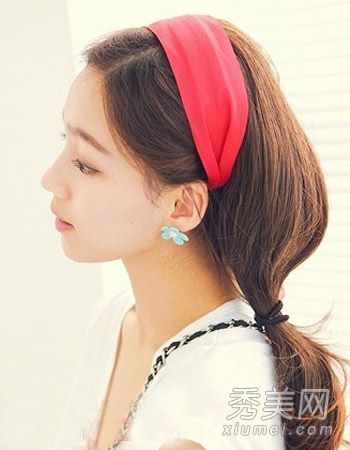 2014年最新最丰满的马尾辫扎法在春夏并不流行。