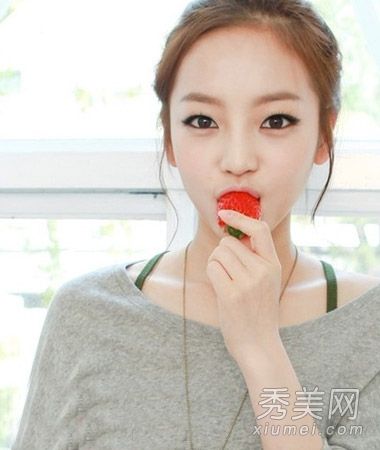 春夏清爽露额头9个手镯发型超级气质