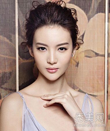 9款简单韩式盘发清爽实用超级没用