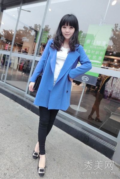 西装和夹克配裤子或裙子,以美化工作场所。