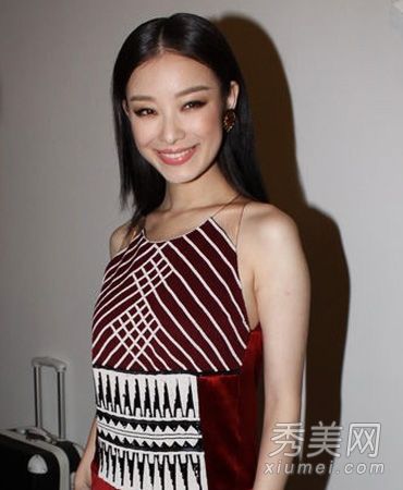 冯的女友妮妮的双凤眼妆改善气质