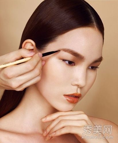 t台上的化妆变成了现实，让生活更加精彩。