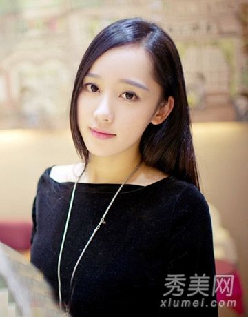 今年流行什么发型？直长发披肩浪漫优雅。