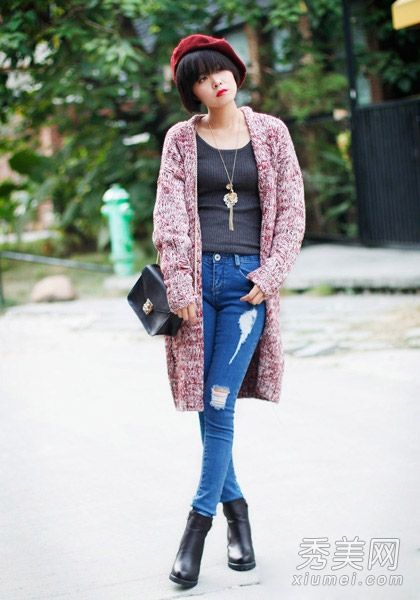毛衣外套和牛仔裤让你成为韩国美女。