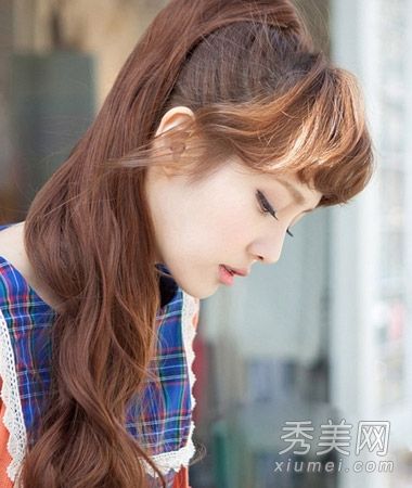 最新的韩国女孩流行发型非常时尚。