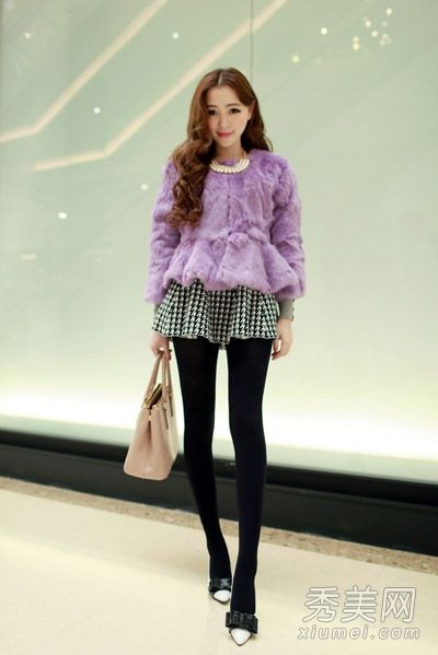 皮大衣或马甲配裙子和裤子都很优雅