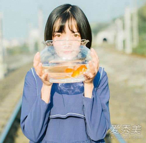 25岁的人可以用什么样的眼霜来代替芦荟凝胶