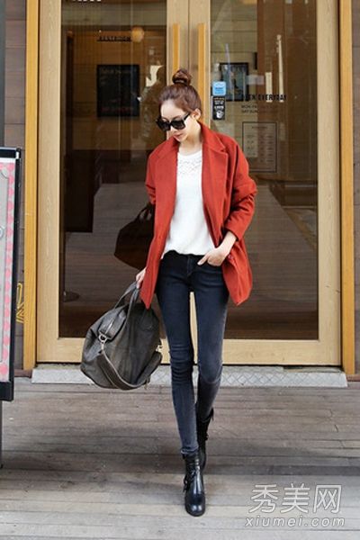 初冬时，天气又冷又薄。这是韩国外套的流行搭配。