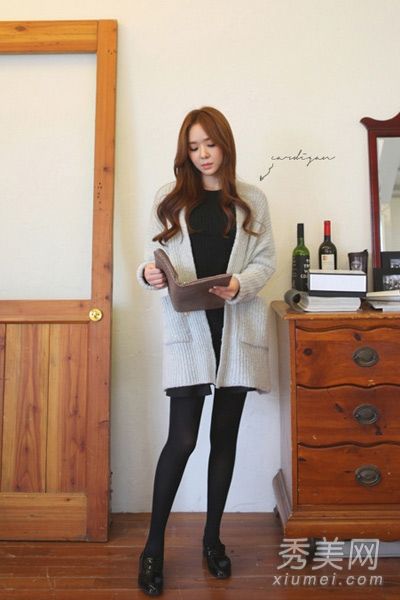 稍胖的女孩必须穿毛衣款式搭配，以显示苗条和迷人