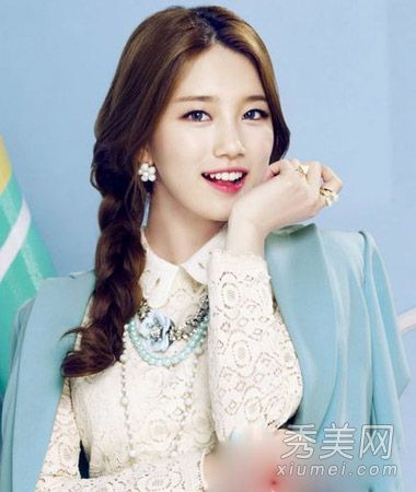 韩国风格的女孩节日新鲜长发搭配