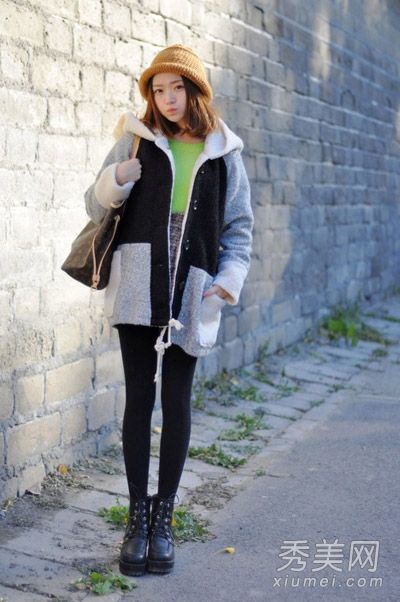 冬季外套是紧身衣+靴子中最薄的。