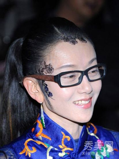 杨丽萍VS萨顶顶的“最迷人的民族风格”彩妆